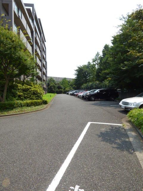 ヴェルデ久我山の駐車場