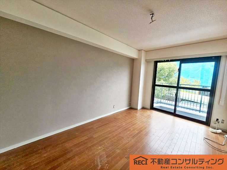 ロイヤルヴィラ苦楽園2号棟の洋室