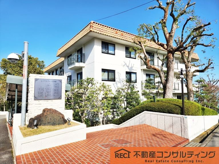 ロイヤルヴィラ苦楽園2号棟の外観