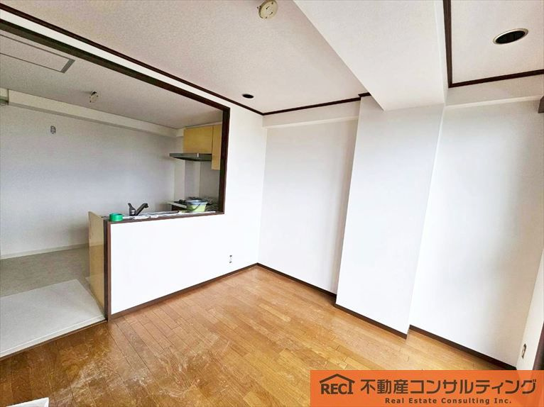 ロイヤルヴィラ苦楽園2号棟の居間・リビング|苦楽園ののどかな住宅街♪