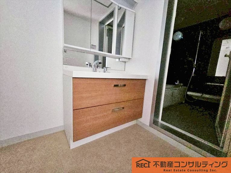 ロイヤルヴィラ苦楽園2号棟の独立洗面台