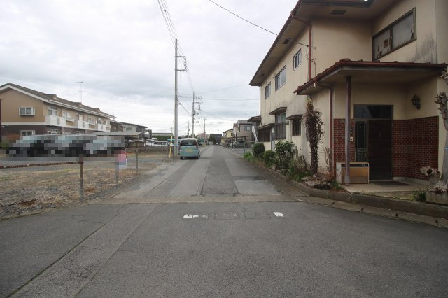 小山市駅南町4丁目の前面道路含む現地写真|北東側道路（2026年4月撮影）