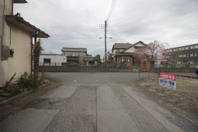 小山市駅南町4丁目の前面道路含む現地写真|北東側道路（2026年4月撮影）