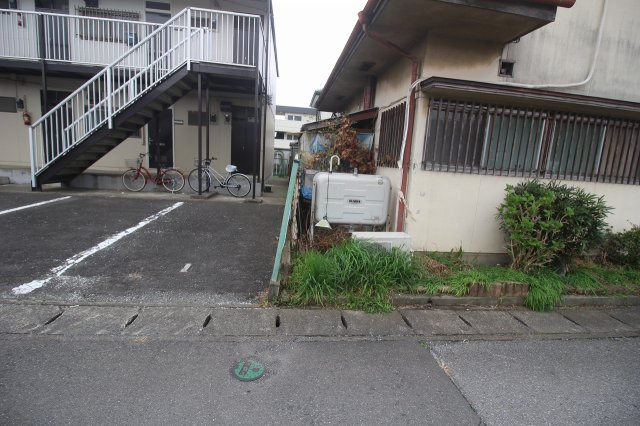 小山市駅南町4丁目の外観|南東側との境界部分（2026年4月撮影）