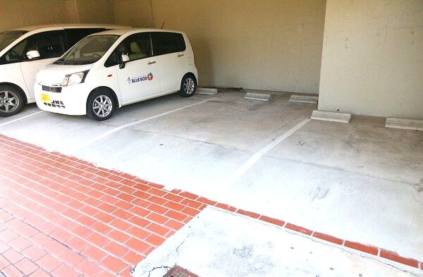 フォーシーズン御幸山の駐車場