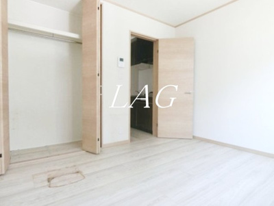 【居間・リビング】 | エアカーサ四ツ木 | 洋室のお部屋です。