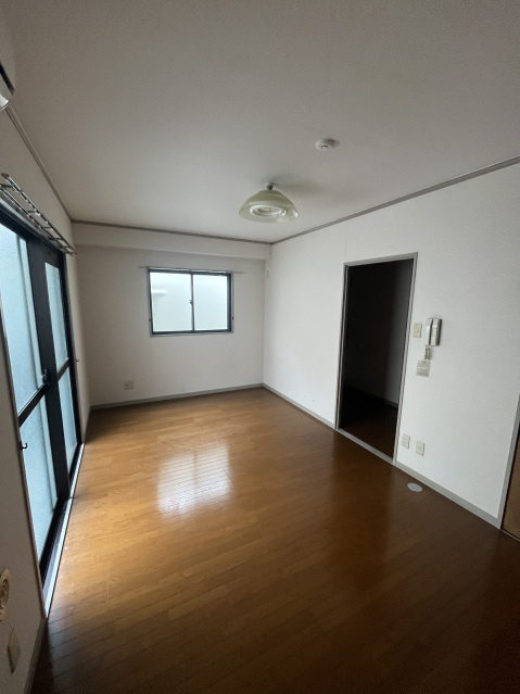 ラーク宝町の洋室|使い勝手のいい洋室です