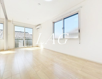 【居間・リビング】 | ブルー・イン・スカイ・シティ | 洋室のお部屋です。