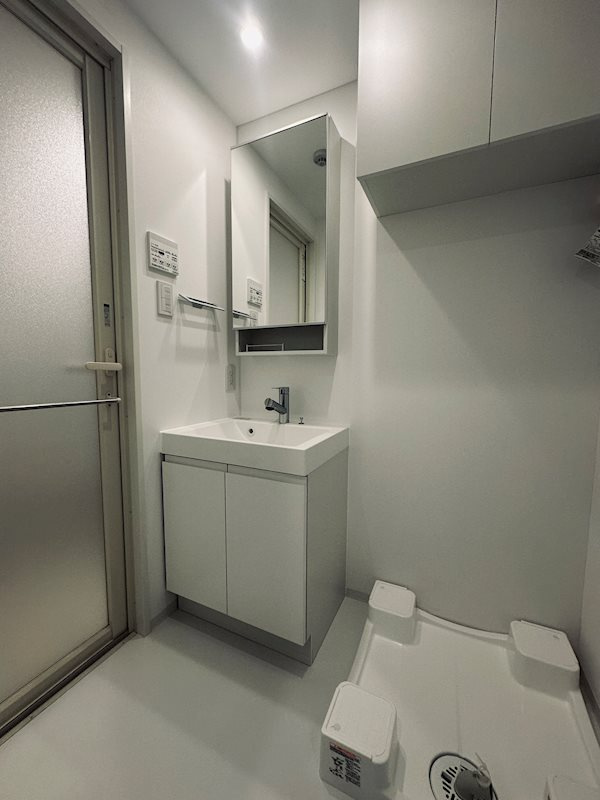 新品家具付きマンション高田馬場4(KaGood東京)の洗面所