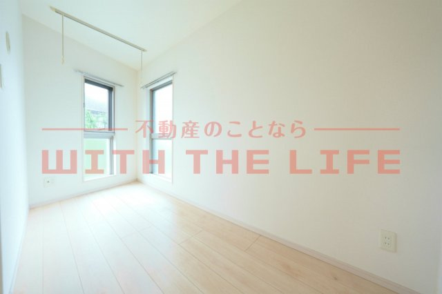レオクラージュ試験場前【キャッシュバック対象物件】の洋室|落ち着いた色調の洋室です