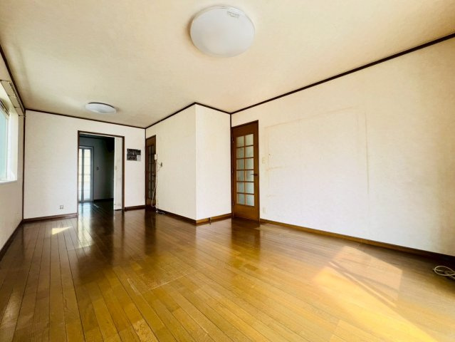 竹の台5丁目戸建の居間・リビング