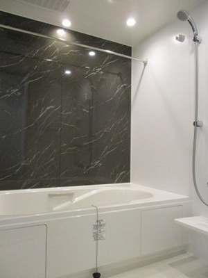 【浴室】 | エターニティーＢ | 落ち着いた空間のお風呂です