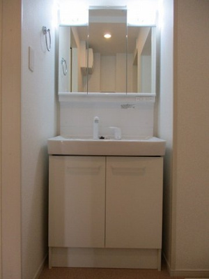 【洗面所】 | エターニティーＢ | 忙しい朝には欠かせない洗面所です