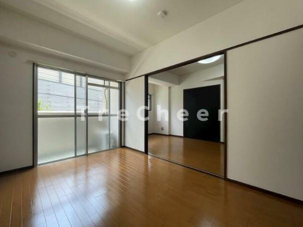 ヴィレッジ高松の居間・リビング