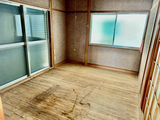 寿町　中古戸建の洋室|風通しの良い居室は、一年を通して快適に過ごせる空間です。畳の新調やフローリングにすることで気持ちよく生活できる空間を作れます。