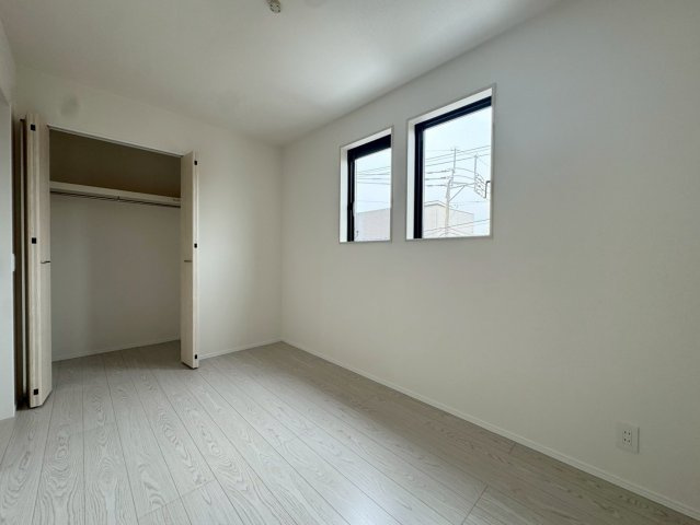 Adoble+ーアドブル＋小倉南区蜷田若園2丁目5期　【小倉南区　新築戸建て】の洋室|２階5帖洋室はクローゼットが完備されており、収納に困りません。　【小倉南区　新築戸建て】