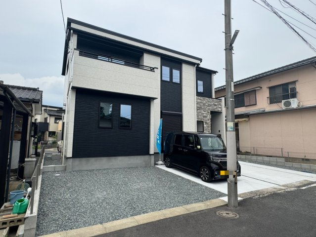 Adoble+ーアドブル＋小倉南区蜷田若園2丁目5期　【小倉南区　新築戸建て】の駐車場|駐車スペース広々なので急な来客でも安心です♪