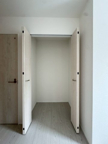 Adoble+ーアドブル＋小倉南区蜷田若園2丁目5期　【小倉南区　新築戸建て】の収納|玄関横には大きな収納完備♪