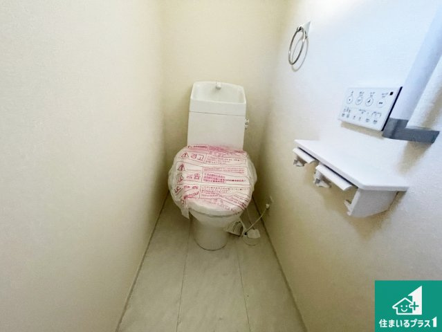 南丹市園部町美園町　第2期　新築一戸建てのトイレ|1・2階の2ヶ所にあるので、朝の忙しい時間の順番待ちもなく、深夜の利用にも大変便利です。