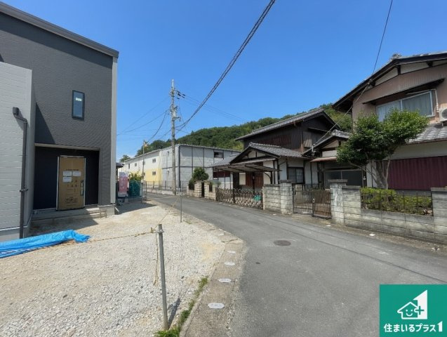 南丹市園部町美園町　第2期　新築一戸建ての前面道路含む現地写真|周辺は落ち着いた街並みの住宅地！子育てがしやすい住環境です！まだ未完成ですが、現地でしかわからない事もございます。是非一度ご覧ください。
