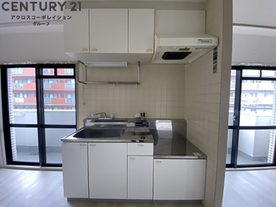 背面キッチンなので家具家電が配置しやすいです