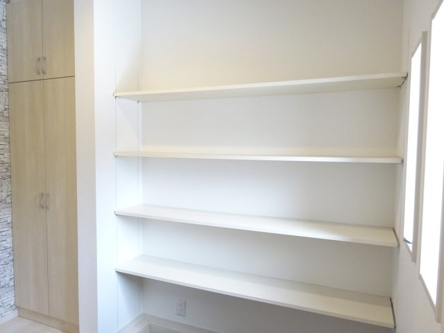 第６渋川市半田　新築住宅　１号棟の玄関|大型シューズインクローク付き！可動棚付きで使い勝手が良いですよ！
