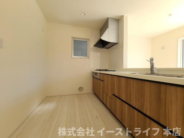 【新築戸建】　いわき市鹿島町久保第2　長期優良住宅のキッチン|同社施工写真　使い勝手抜群の人気のシステムキッチンです