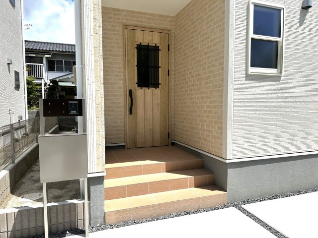 【新築戸建】　いわき市鹿島町久保第2　長期優良住宅の玄関|同社施工写真　毎日通るきれいな玄関です。収納力も抜群です！