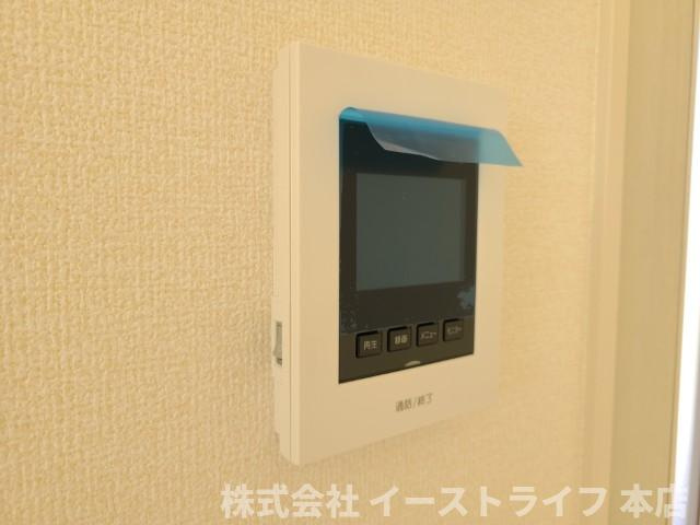 【新築戸建】　いわき市鹿島町久保第2　長期優良住宅のセキュリティ|同社施工写真　玄関のドアを開けることなく来客の顔や声を確認できるため、トラブルの防止につながります。