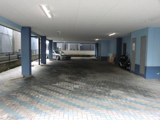 【駐車場】