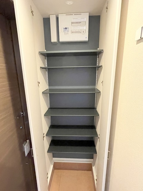 レーヌ　メゾンの玄関