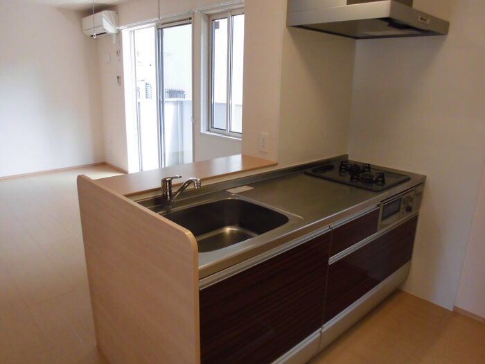 カーサポンティチェロのキッチン|対面式カウンターキッチンガス２口グリル付