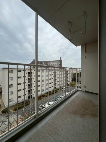 神陵台東住宅47号棟のバルコニー