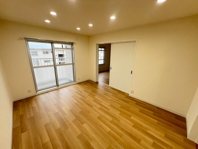神陵台東住宅47号棟の居間・リビング