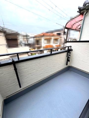 【洋室】 | 堺市堺区永代町2丁　新築戸建 | 南向きバルコニーに面した、約6.1帖の洋室！陽光が差し込み明るい空間でお過ごしいただけます。