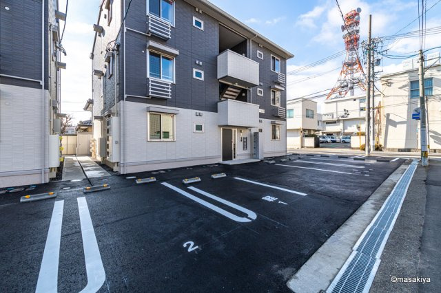 J-Room☆妃 Ⅵ番館 柳町の駐車場