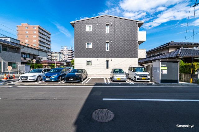 J-Room☆妃 Ⅵ番館 柳町の駐車場