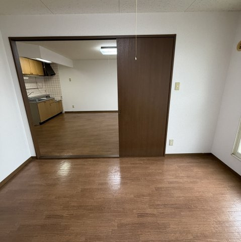 エルクレストの洋室