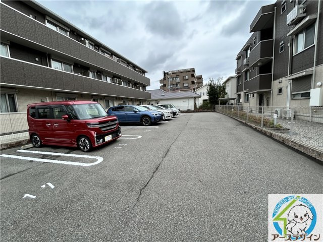 ソレイユ硯の駐車場