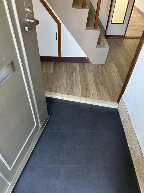 明舞第6団地13号棟の玄関