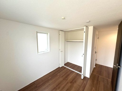 【洋室】 | madre court深井中町 | 洋室4.4帖。ベッドやデスクなど、お好きなインテリアを揃え、お好みのお部屋作りをお楽しみいただけます！