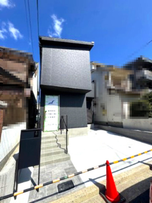 【外観】 | madre court深井中町 | スーパーやコンビニ、ドラッグストアなどの生活利便施設が徒歩圏内に充実！小学校や公園も近く、子育てファミリーにも嬉しいエリアです。