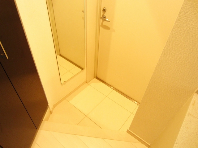 ガーラ・シティ王子の玄関|姿見付き玄関♪