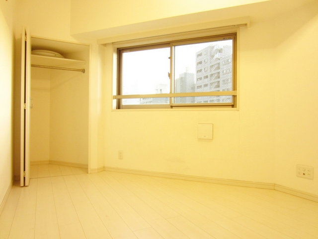 ガーラ・シティ王子の居間・リビング|2面採光の居室♪