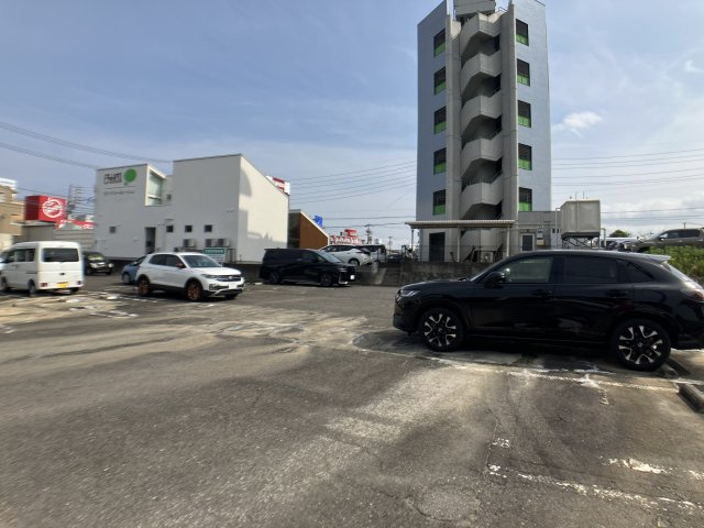 リバーサイドJ1の駐車場