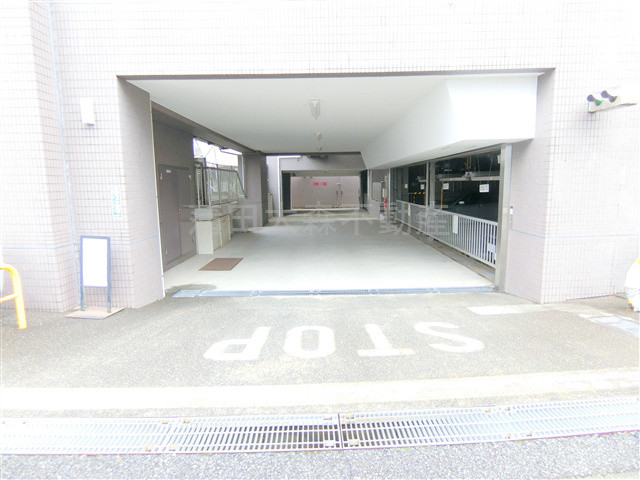 東急ドエル・アルス矢口の駐車場