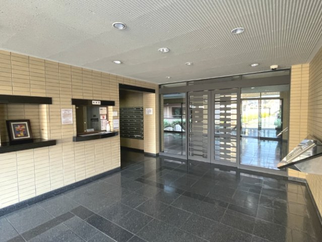 ダイアパレス東海田のエントランス|防犯面に安心のオートロック、清掃など管理も行き届いた日勤管理のマンションです。