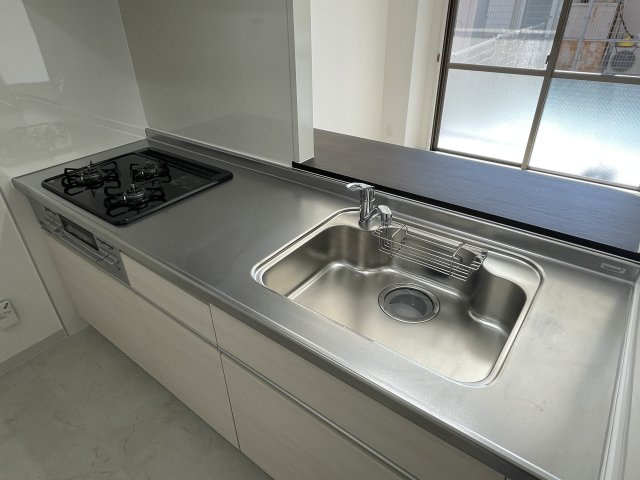 ダイアパレス東海田のキッチン|システムキッチンも新設予定です。ダイニング側の家族と会話ができ、配膳がしやすいカウンター式です。
