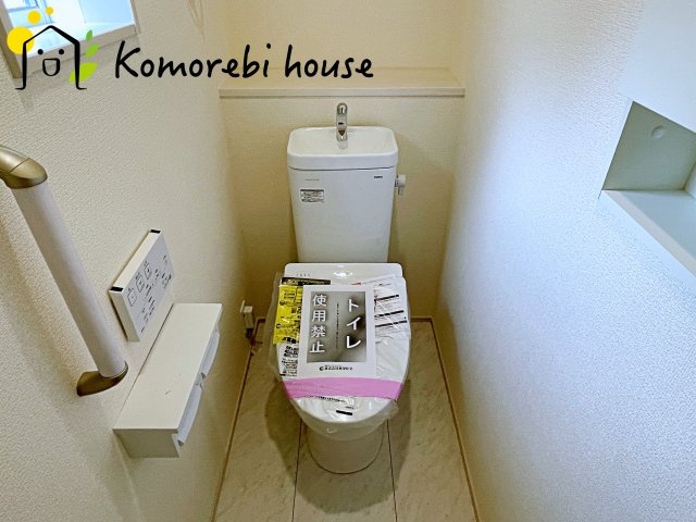 上尾市弁財１丁目　新築一戸建て　ブルーミングガーデン　01のトイレ|トイレです