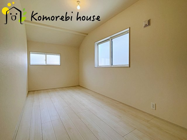 上尾市弁財１丁目　新築一戸建て　ブルーミングガーデン　01の寝室|使い勝手のいい寝室です